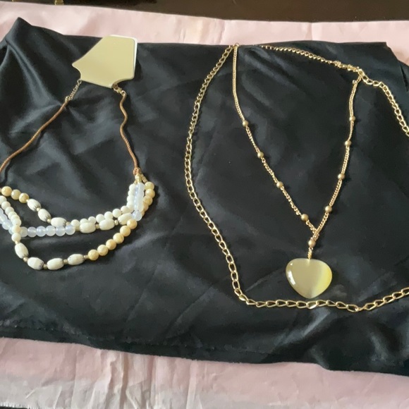 1 Beaded Necklace, 1 Goldtone Double Strand Necklace with Heart Design ♥️🔥❤️🔥 - Picture 3 of 8